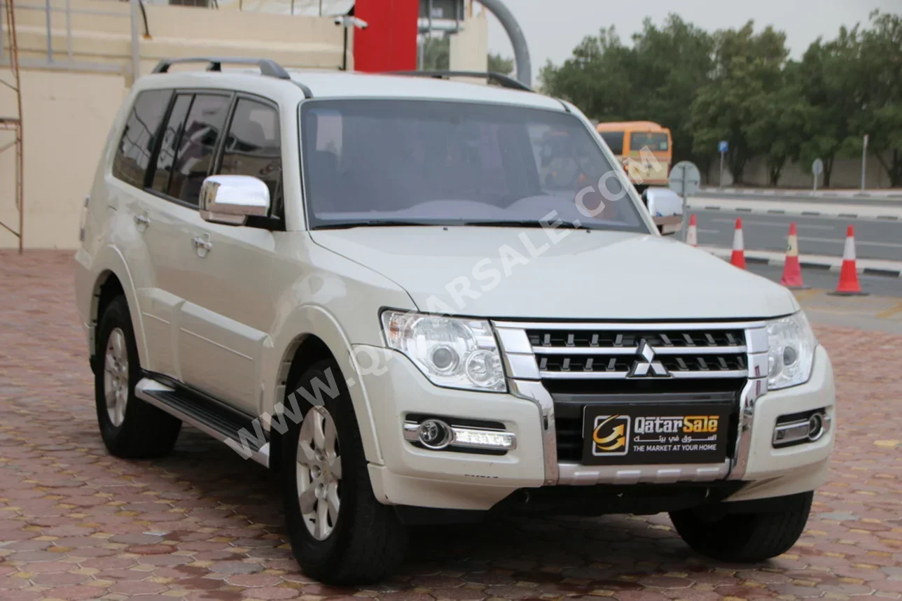 ميتسوبيشي  باجيرو  GLS  2020  اوتوماتيك  88,000 كم  6 سلندر  دفع رباعي  اس يو في  أبيض