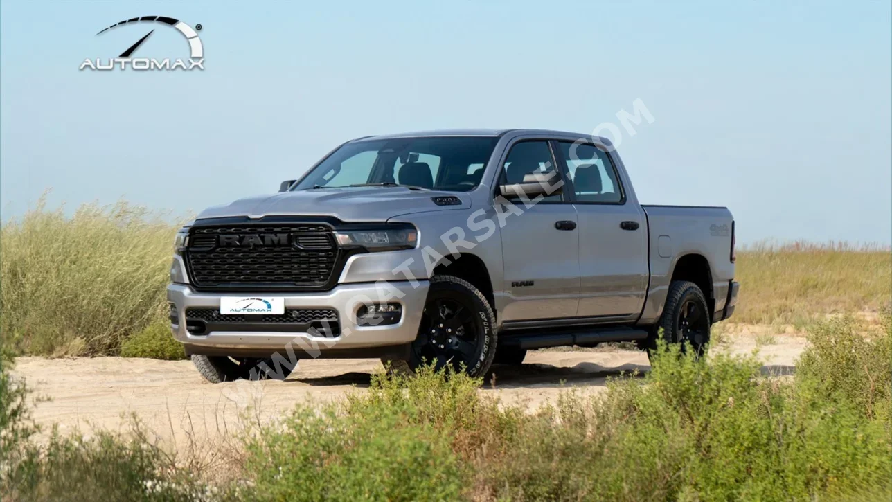 دودج رام 1500 2025 اوتوماتيك 0 كم 6 سلندر دفع رباعي بيكب فضي تحت الضمان
