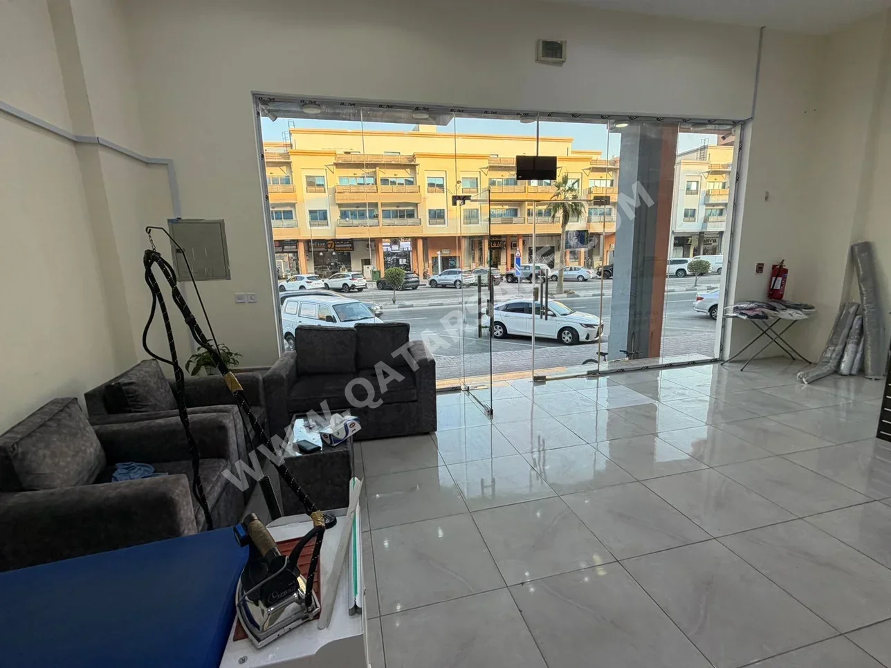 محلات تجارية - مفروشة بالكامل  - الوكرة  للبيع  - الوكير