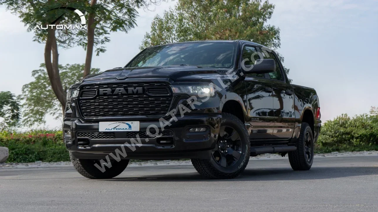 دودج رام 1500 2025 اوتوماتيك 0 كم 6 سلندر دفع رباعي بيكب أسود تحت الضمان