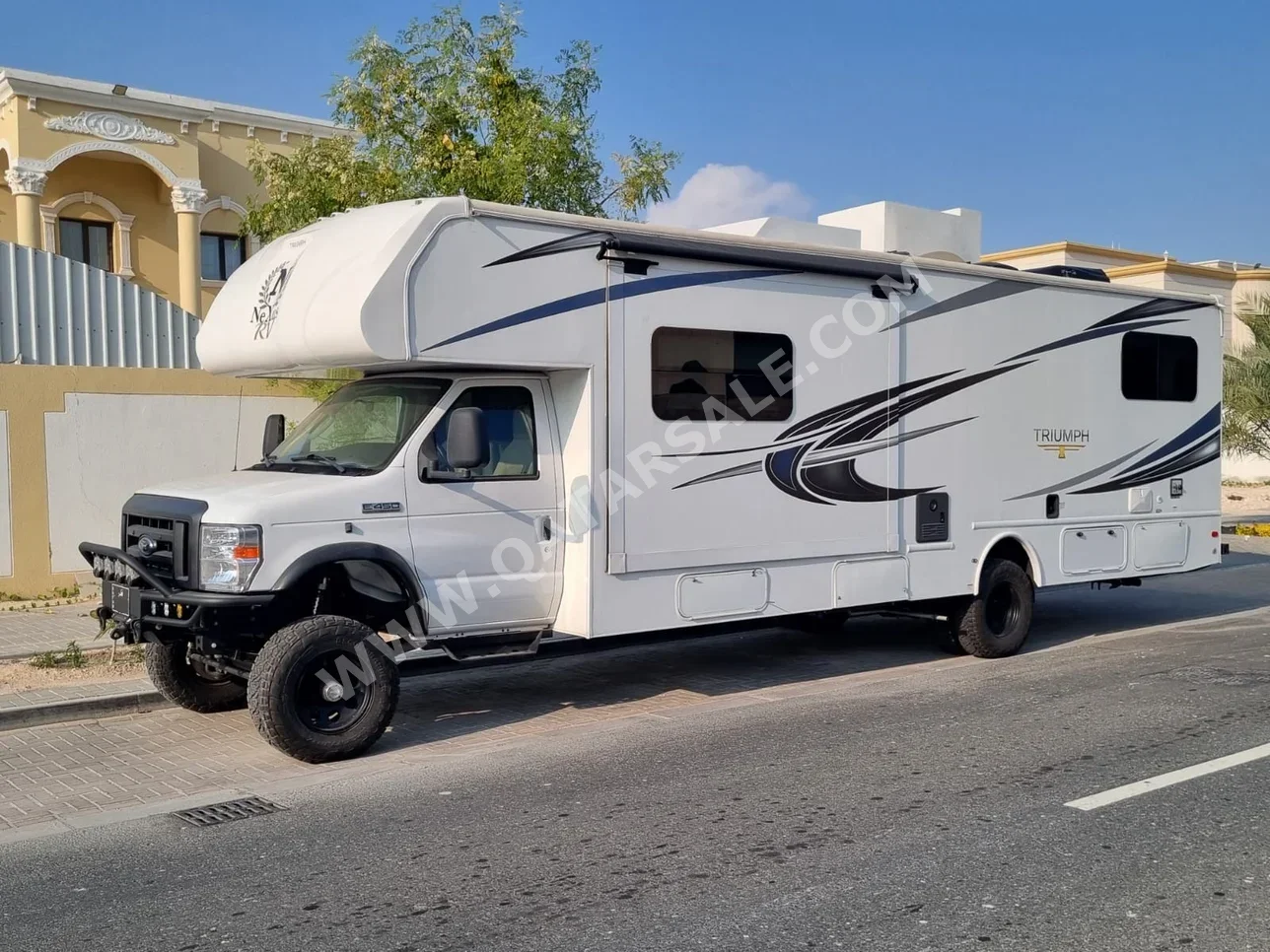 Caravan - 2023  - White  -Made in United States of America(USA)  - 15,000 Km