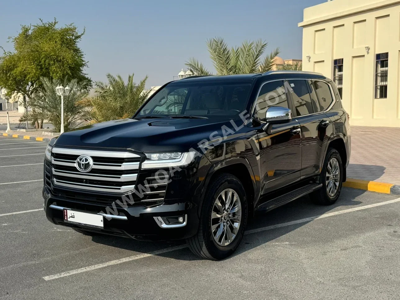 تويوتا  لاند كروزر  في اكس توين توربو  2022  اوتوماتيك  121,000 كم  6 سلندر  دفع رباعي  اس يو في  أسود