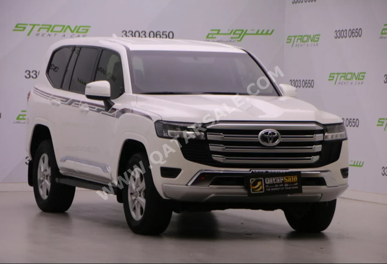 تويوتا  لاند كروزر  جي اكس ار  2023  اوتوماتيك  145,000 كم  6 سلندر  دفع رباعي  اس يو في  أبيض