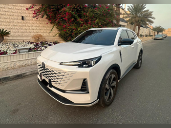 Changan  UNI-S  2025  Automatic  8,000 Km  4 Cylinder  Four Wheel Drive (4WD)  SUV  White  With Warranty