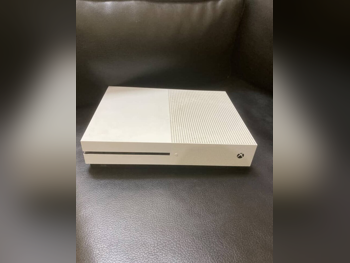 اجهزة العاب الفديو - مايكروسوفت - اكس بوكس وان اس - 1 تيرابايت -تشمل أجهز تحكم: 1