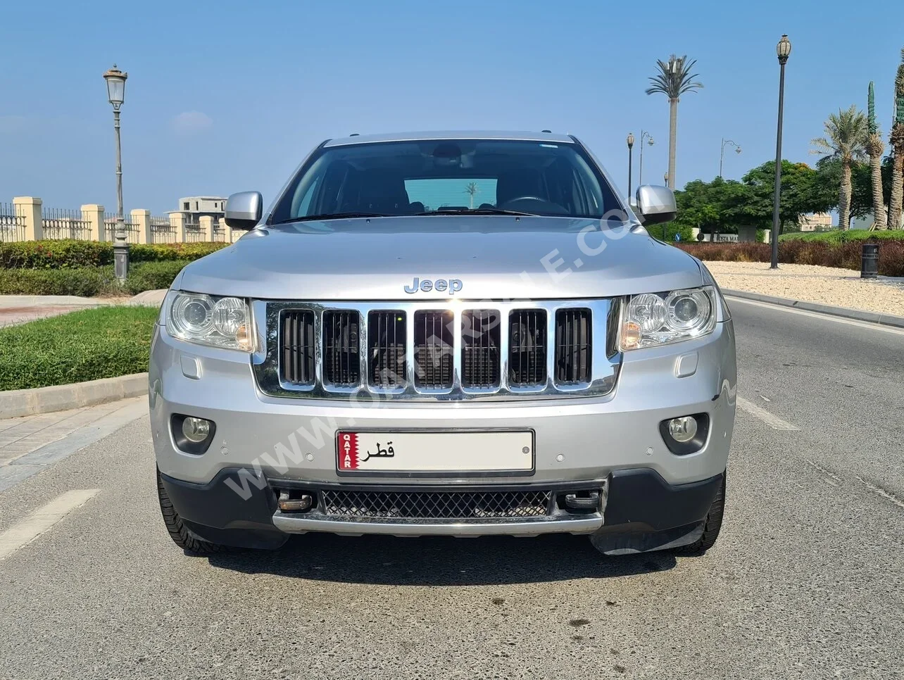 Jeep  Grand Cherokee  Limited  2013  Automatic  200,000 Km  8 Cylinder  Four Wheel Drive (4WD)  SUV  Silver