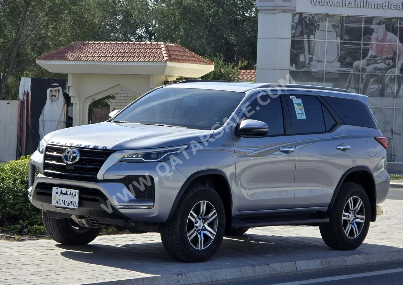 Toyota  Fortuner  2025  Automatic  6,000 Km  4 Cylinder  Four Wheel Drive (4WD)  SUV  Silver  With Warranty