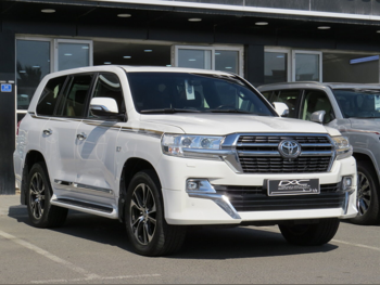 تويوتا  لاند كروزر  في اكس ار  2020  اوتوماتيك  148,000 كم  8 سلندر  دفع رباعي  اس يو في  أبيض