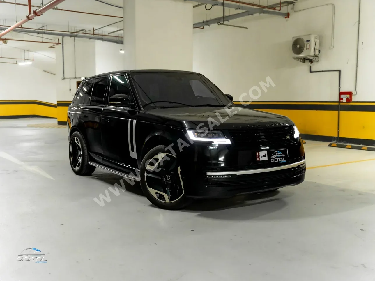 Land Rover  Range Rover  Vogue  2016  Automatic  173,300 Km  8 Cylinder  Four Wheel Drive (4WD)  SUV  Black