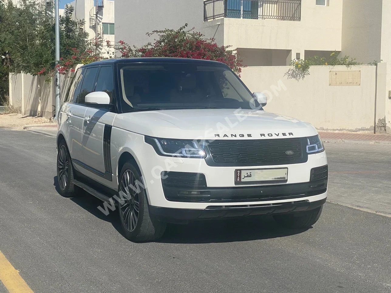 Land Rover  Range Rover  Vogue  2014  Automatic  230,000 Km  8 Cylinder  Four Wheel Drive (4WD)  SUV  White