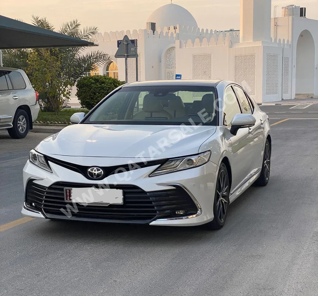 Toyota  Camry  Limited  2022  Automatic  140,000 Km  6 Cylinder  Front Wheel Drive (FWD)  Sedan  White
