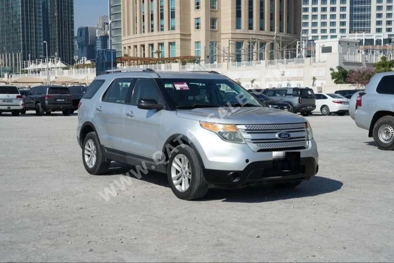 فورد  اكسبلورر  2013  اوتوماتيك  158,000 كم  6 سلندر  دفع رباعي  اس يو في  رمادي فاتح