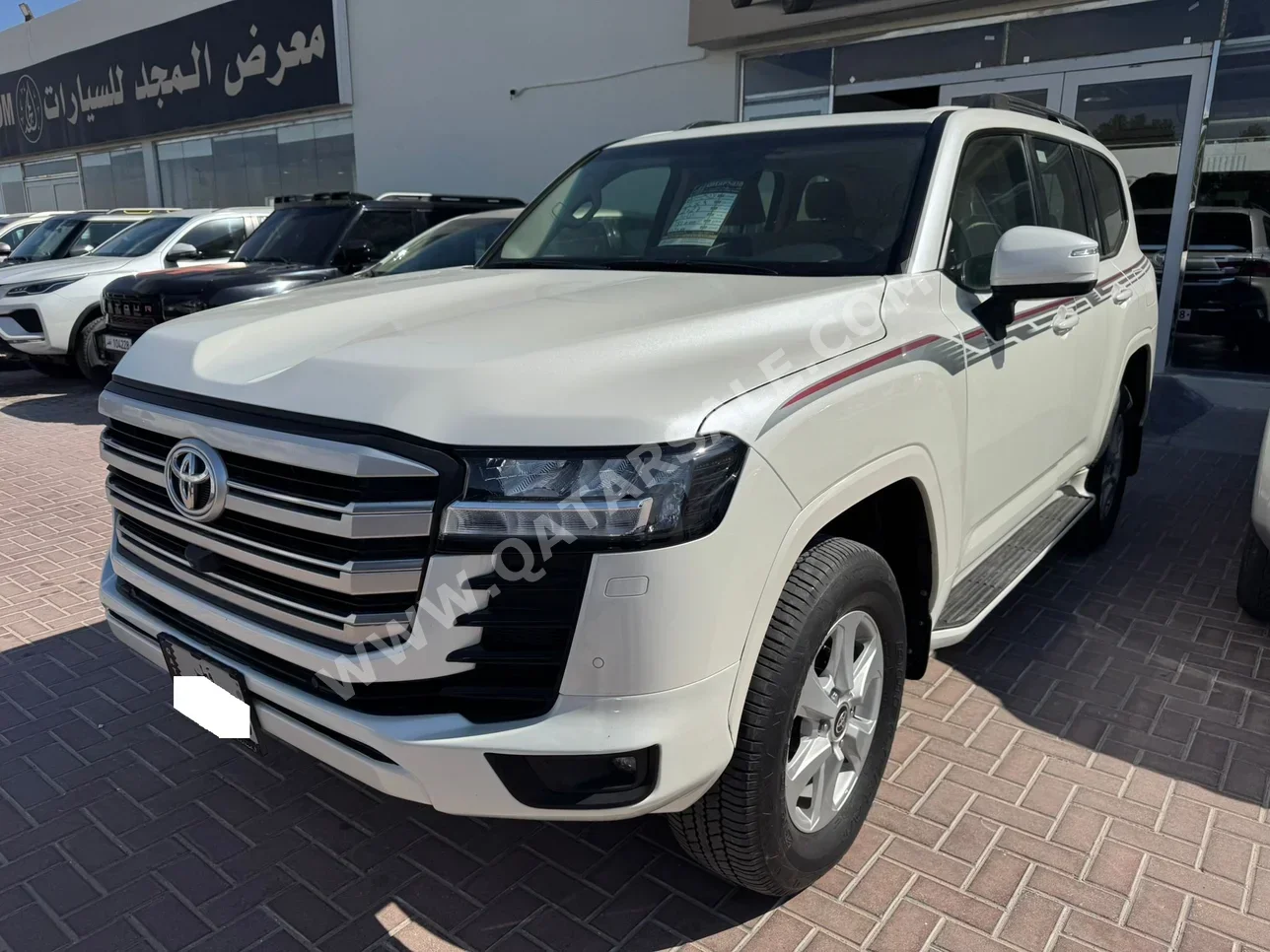 تويوتا  لاند كروزر  جي اكس ار توين توربو  2023  اوتوماتيك  183,000 كم  6 سلندر  دفع رباعي  اس يو في  أبيض