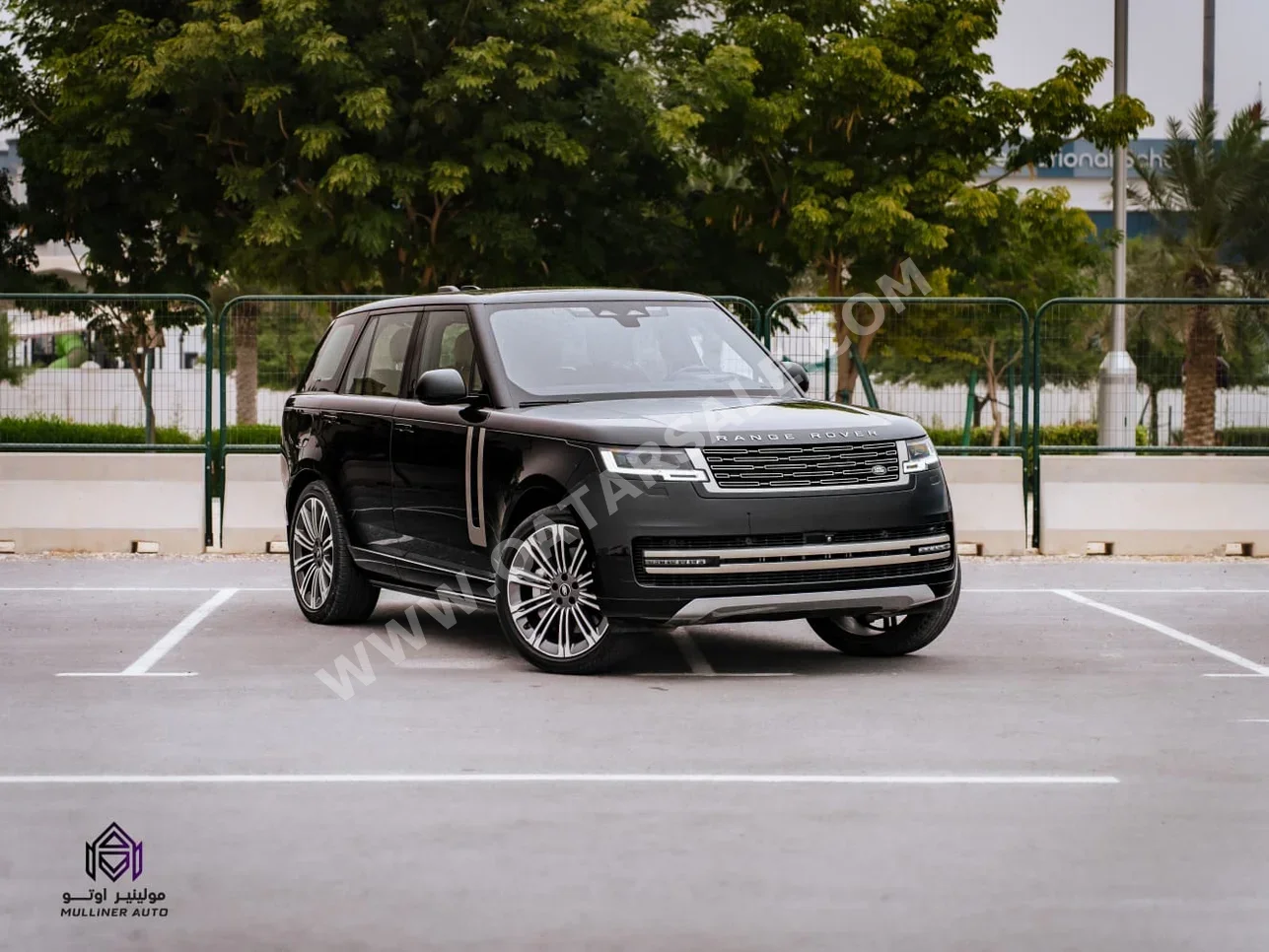 لاند روفر رنج روفر فوج اتش اس اي 2023 اوتوماتيك 45,000 كم 8 سلندر دفع رباعي اس يو في أسود تحت الضمان