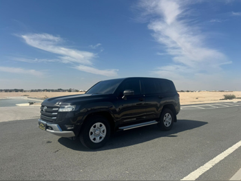 تويوتا  لاند كروزر  جي اكس  2024  اوتوماتيك  61,000 كم  6 سلندر  دفع رباعي  اس يو في  أسود  تحت الضمان