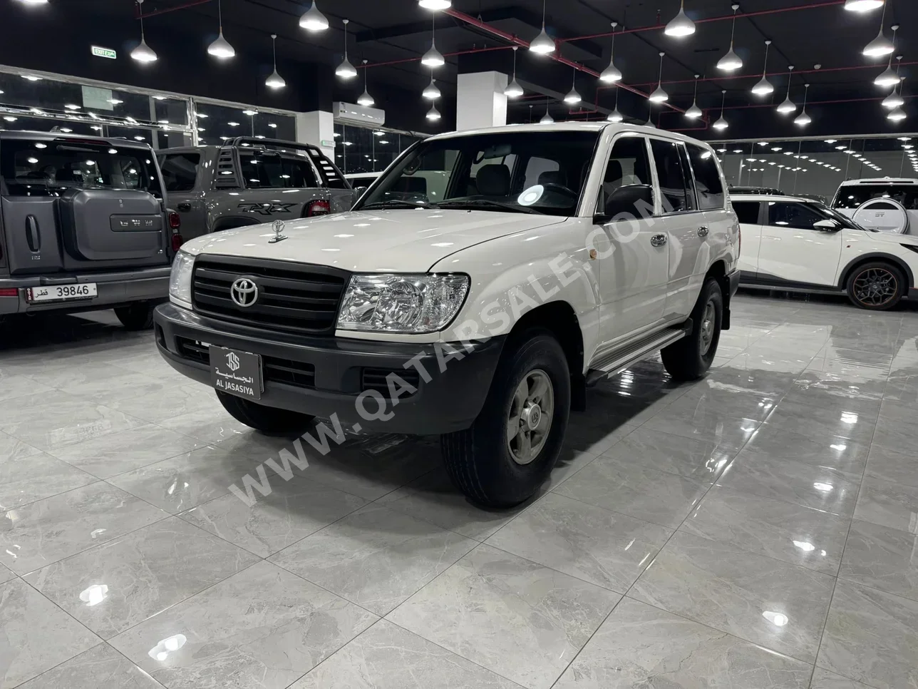 Toyota  Land Cruiser  G  2006  Manual  215,000 Km  6 Cylinder  Four Wheel Drive (4WD)  SUV  White