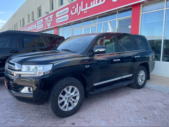 تويوتا  لاند كروزر  في اكس ار  2017  اوتوماتيك  155,000 كم  8 سلندر  دفع رباعي  اس يو في  أسود