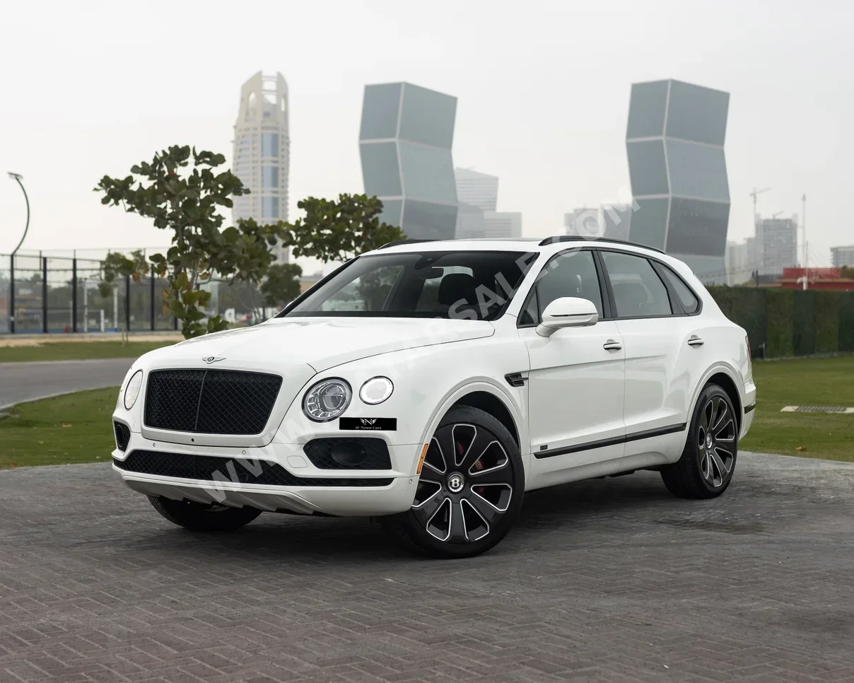 بنتلي  بينتايجا  2020  اوتوماتيك  83,000 كم  8 سلندر  دفع رباعي  اس يو في  أبيض