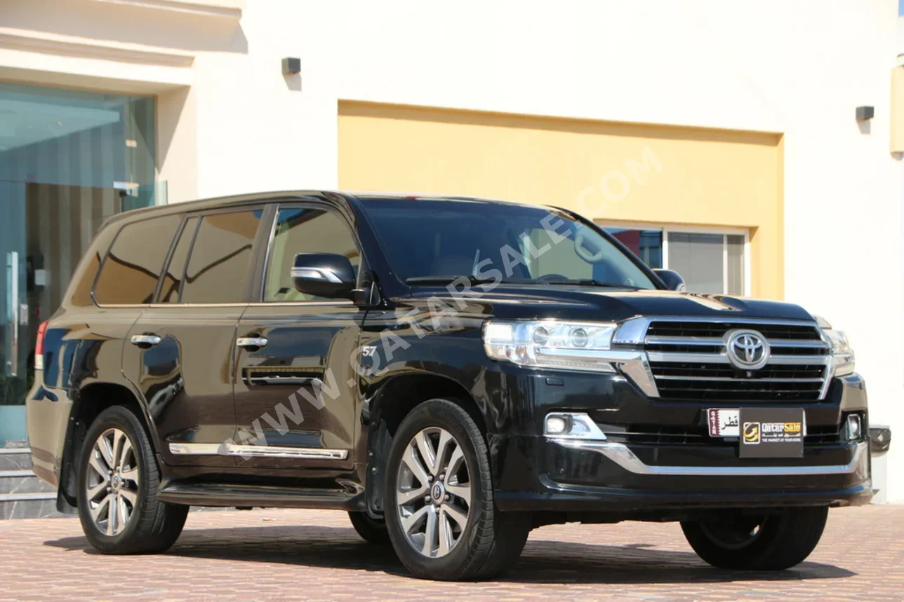 Toyota  Land Cruiser  VXR  2016  Automatic  330,000 Km  8 Cylinder  Four Wheel Drive (4WD)  SUV  Black