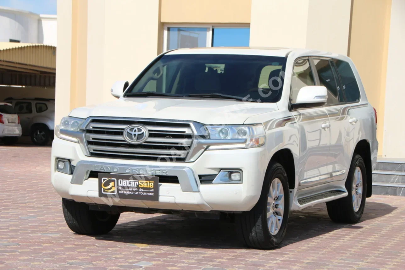 Toyota  Land Cruiser  GXR  2016  Automatic  245,000 Km  6 Cylinder  Four Wheel Drive (4WD)  SUV  Pearl