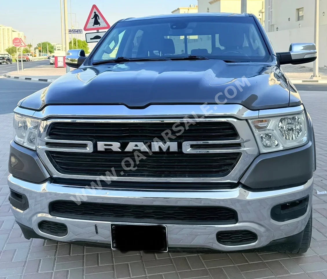 دودج  رام  1500  2020  اوتوماتيك  142,500 كم  8 سلندر  دفع رباعي  بيكب  أسود و رمادي  تحت الضمان