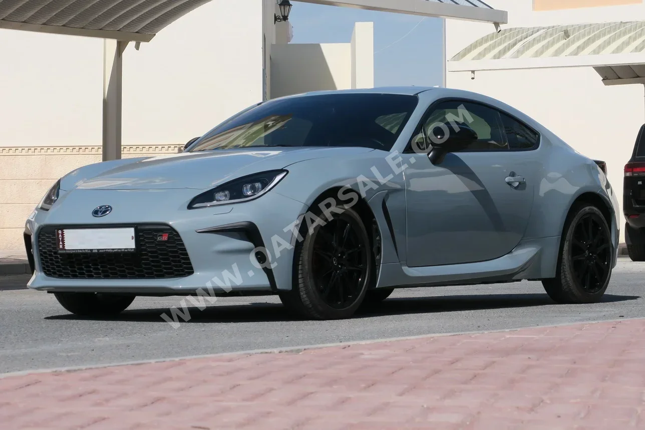 Toyota  GR 86  2023  Automatic  2,700 Km  4 Cylinder  Rear Wheel Drive (RWD)  Coupe / Sport  Gray