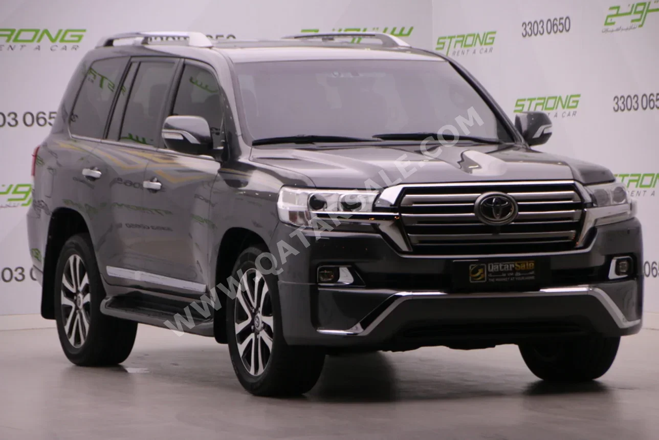 Toyota  Land Cruiser  VXS  2016  Automatic  256,000 Km  8 Cylinder  Four Wheel Drive (4WD)  SUV  Gray