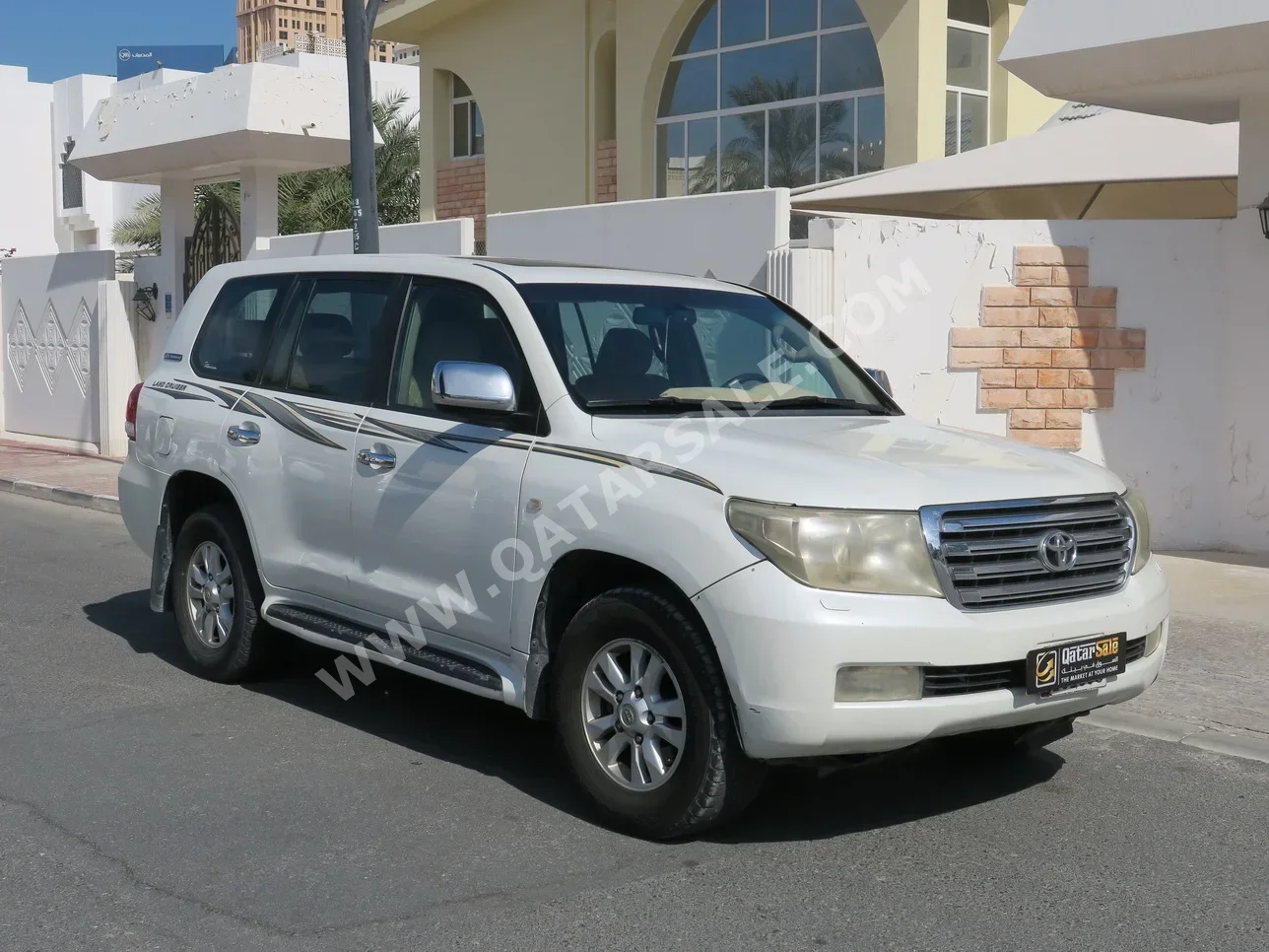 Toyota  Land Cruiser  GXR  2011  Automatic  520,000 Km  8 Cylinder  Four Wheel Drive (4WD)  SUV  White