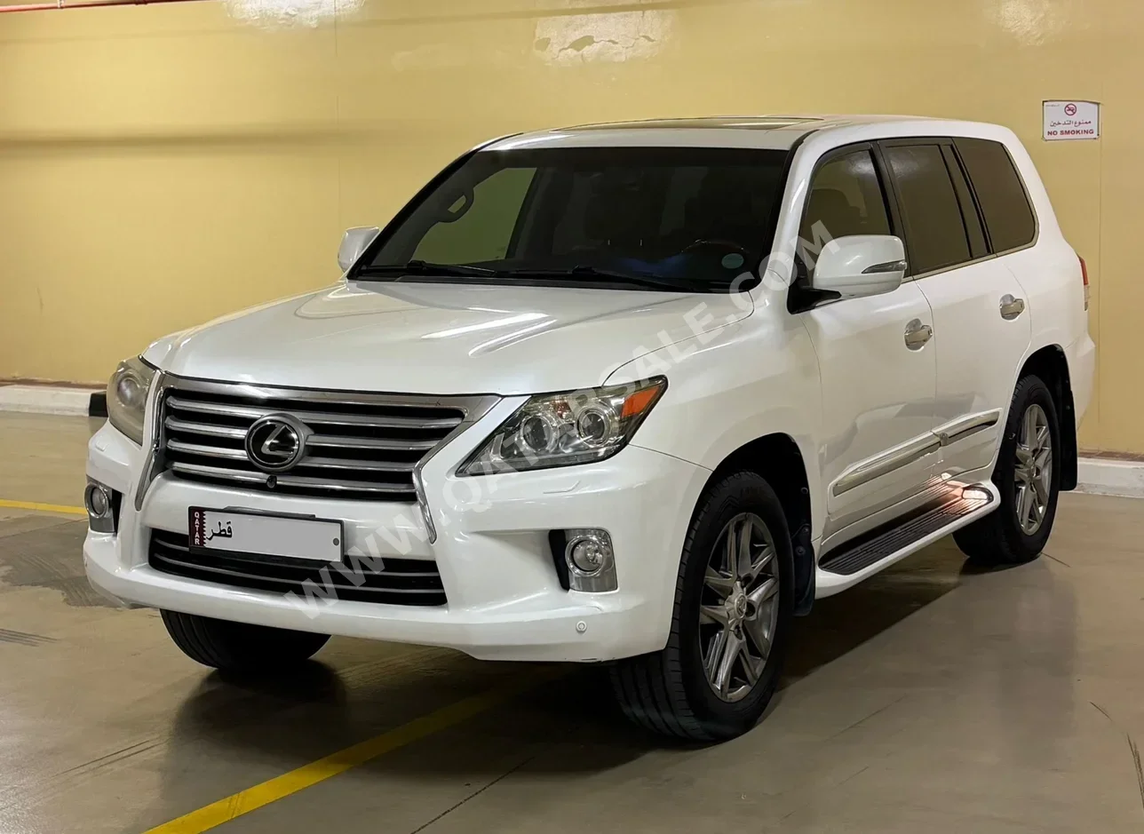 Lexus  LX  570  2013  Automatic  368,000 Km  8 Cylinder  Four Wheel Drive (4WD)  SUV  White