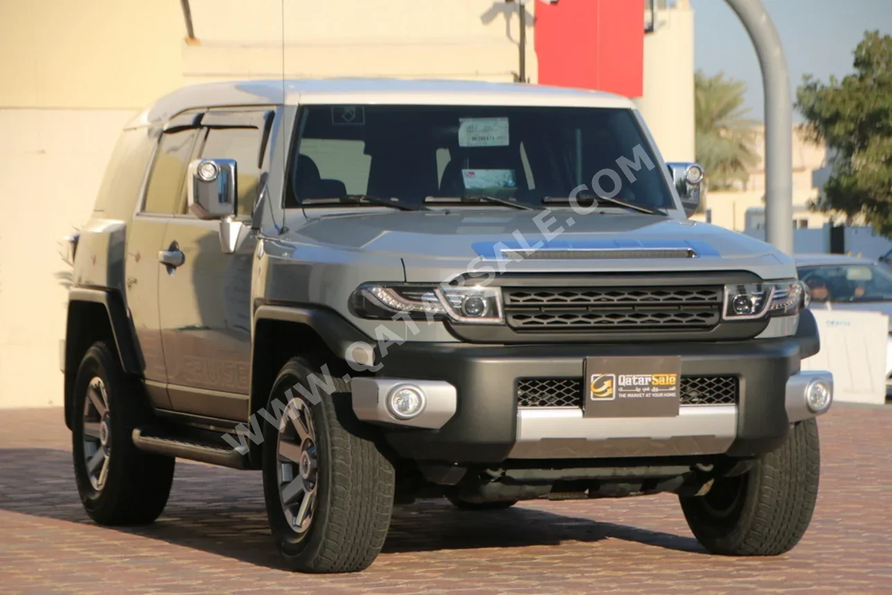 تويوتا  إف جي كروزر  2022  اوتوماتيك  59,000 كم  6 سلندر  دفع رباعي  اس يو في  رمادي