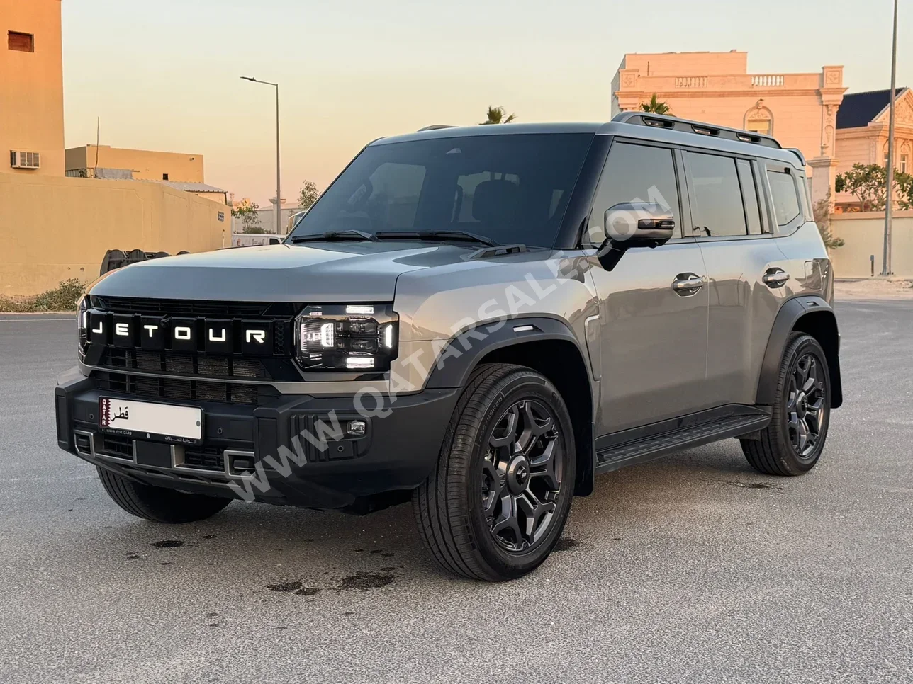 جيتور  تي 2  2025  اوتوماتيك  22,000 كم  4 سلندر  دفع رباعي  اس يو في  رمادي  تحت الضمان