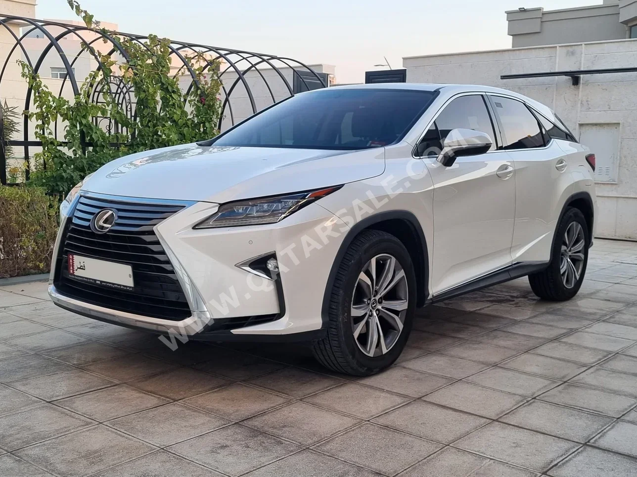لكزس  ار اكس  350  2018  اوتوماتيك  105,000 كم  6 سلندر  دفع رباعي  اس يو في  أبيض