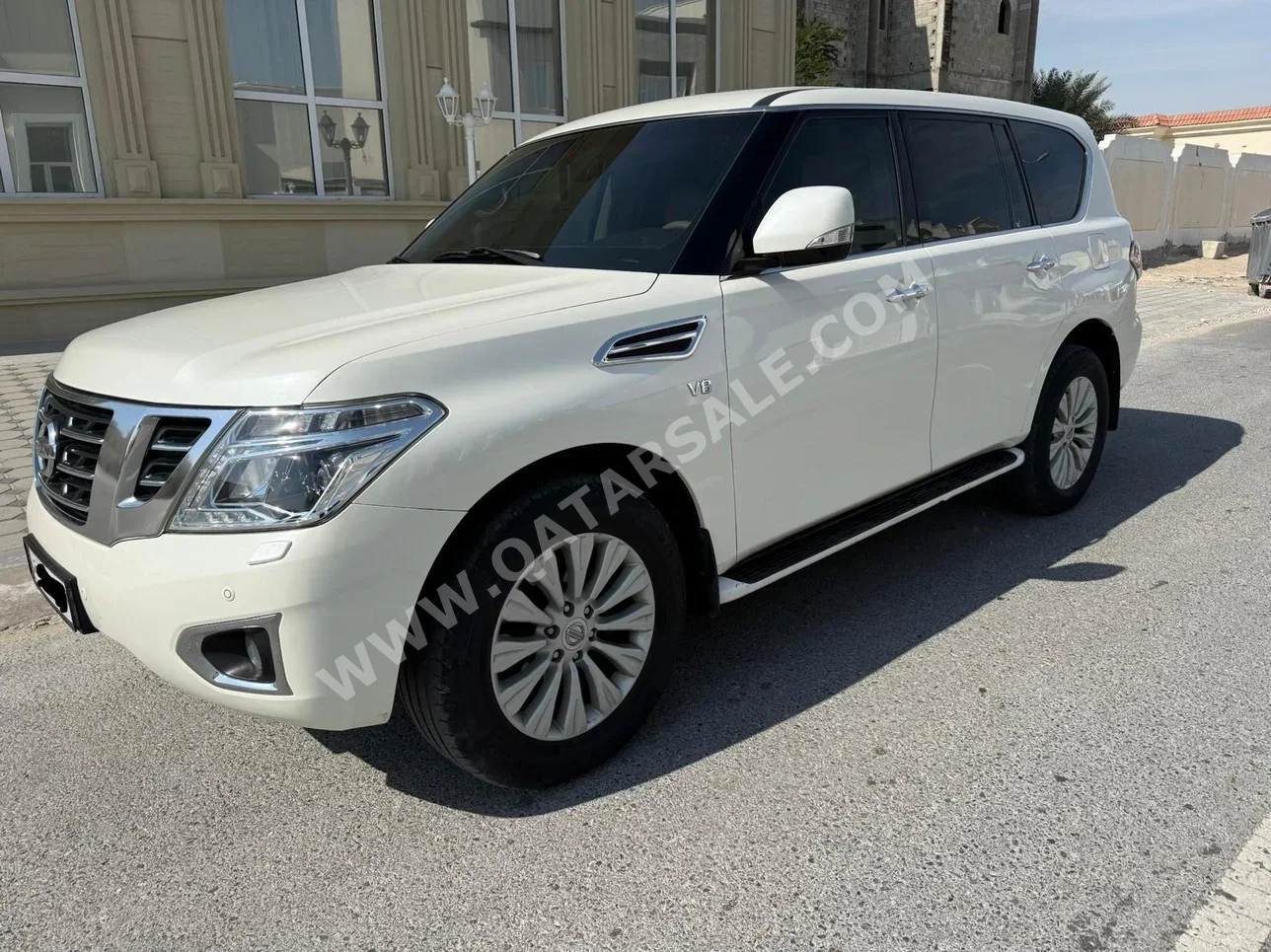 Nissan  Patrol  LE  2014  Automatic  141,000 Km  8 Cylinder  Four Wheel Drive (4WD)  SUV  White