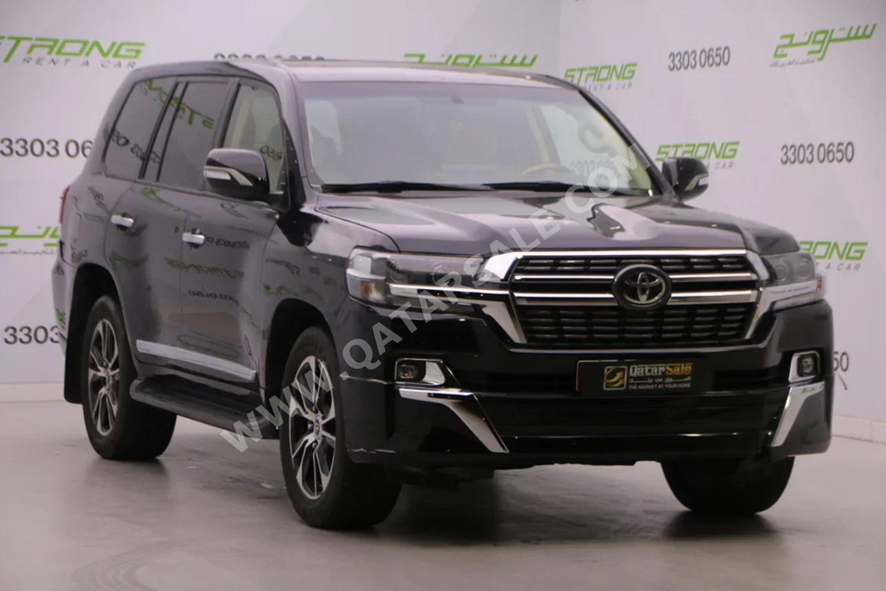 Toyota  Land Cruiser  GXR  2017  Automatic  215,000 Km  6 Cylinder  Four Wheel Drive (4WD)  SUV  Black