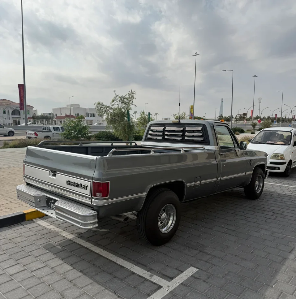 Chevrolet  Silverado  1987  Automatic  170,000 Km  8 Cylinder  Four Wheel Drive (4WD)  Pick Up  Gray