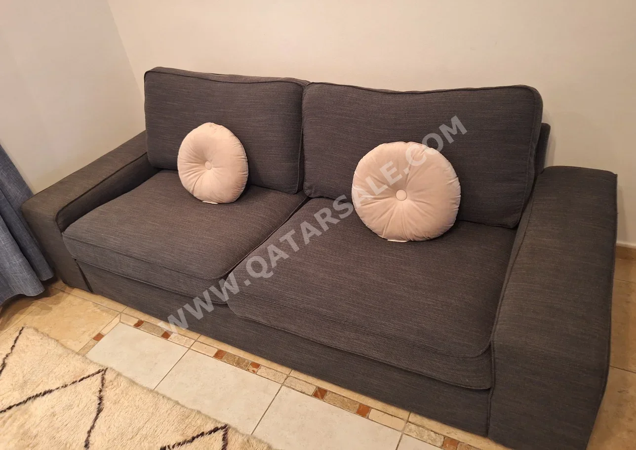 الأرائك والكنب والكراسي ايكيا  كنبة بثلاث مثاعد و 4 كراسي بذراعين  - مزيج القطن \ القطن  - اللون الرمادي