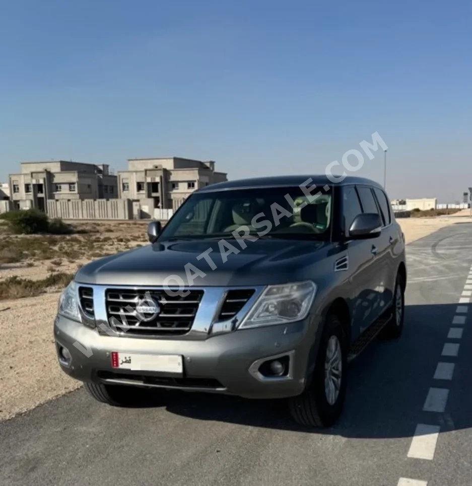 نيسان  باترول  اس اي  2016  اوتوماتيك  300,000 كم  8 سلندر  دفع رباعي  اس يو في  رمادي