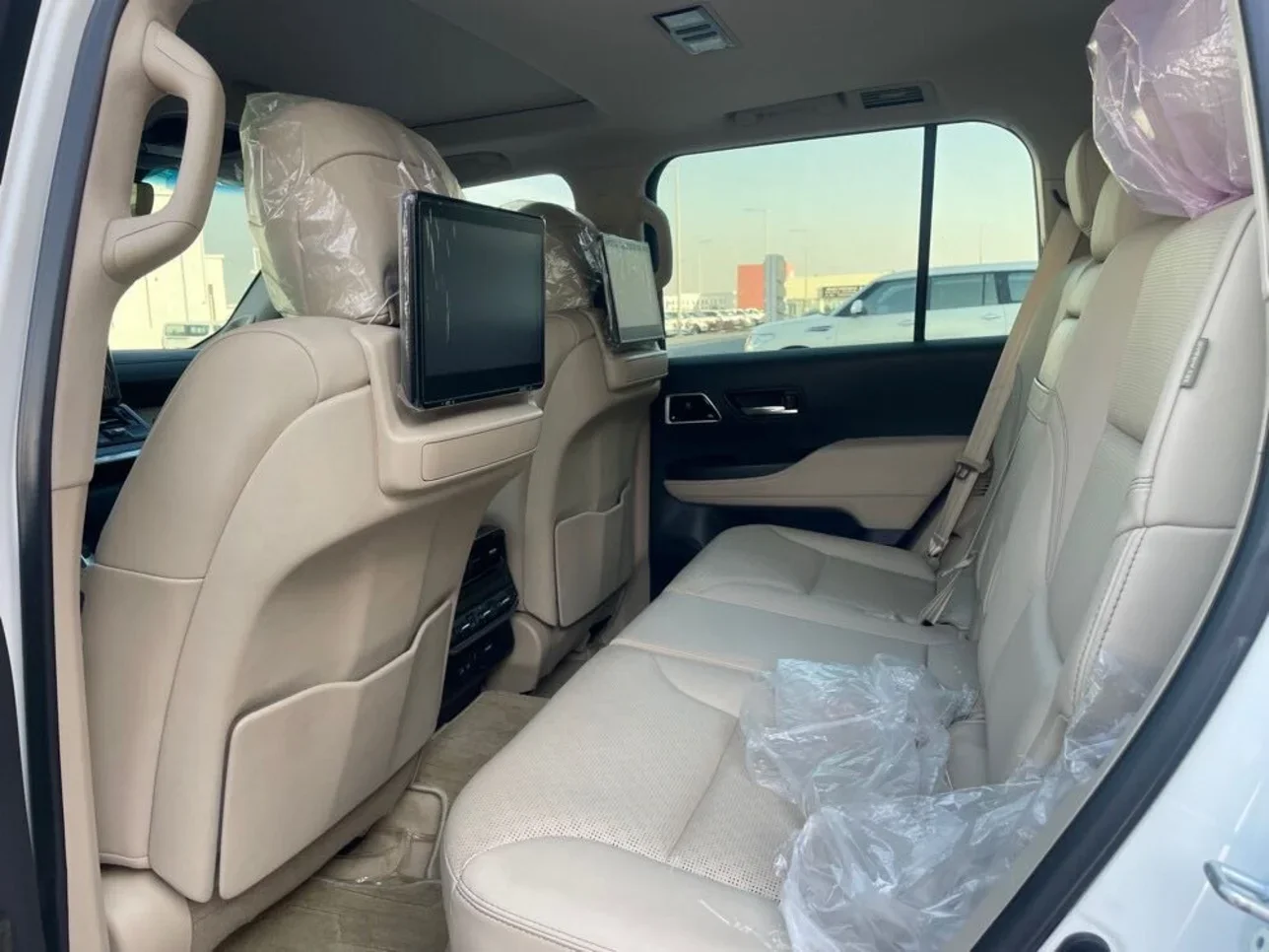 تويوتا  لاند كروزر  في اكس ار توين توربو  2022  اوتوماتيك  119,000 كم  6 سلندر  دفع رباعي  اس يو في  أبيض