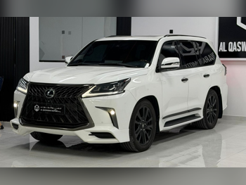 Lexus  LX  570  2016  Automatic  290,000 Km  8 Cylinder  Four Wheel Drive (4WD)  SUV  White