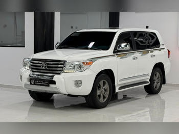 Toyota  Land Cruiser  GXR  2015  Automatic  220,000 Km  8 Cylinder  Four Wheel Drive (4WD)  SUV  White