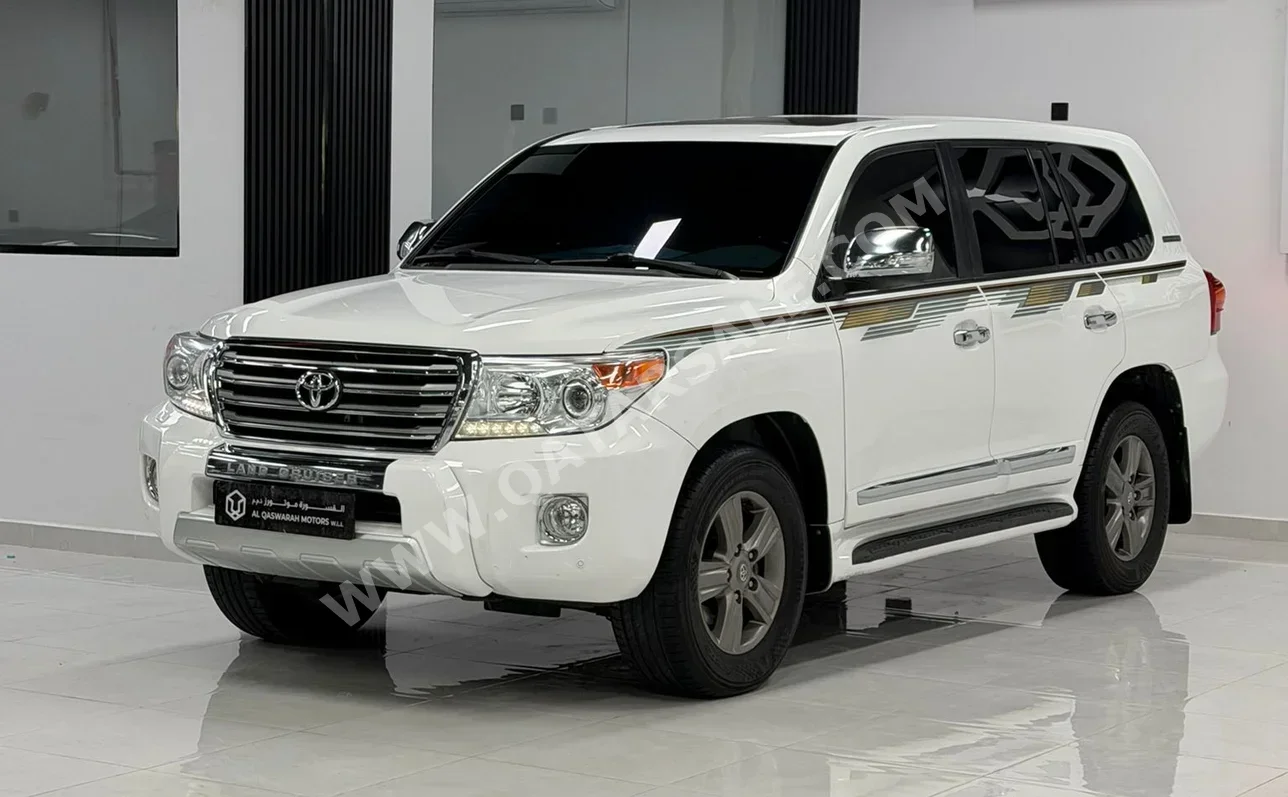 Toyota  Land Cruiser  GXR  2015  Automatic  220,000 Km  8 Cylinder  Four Wheel Drive (4WD)  SUV  White