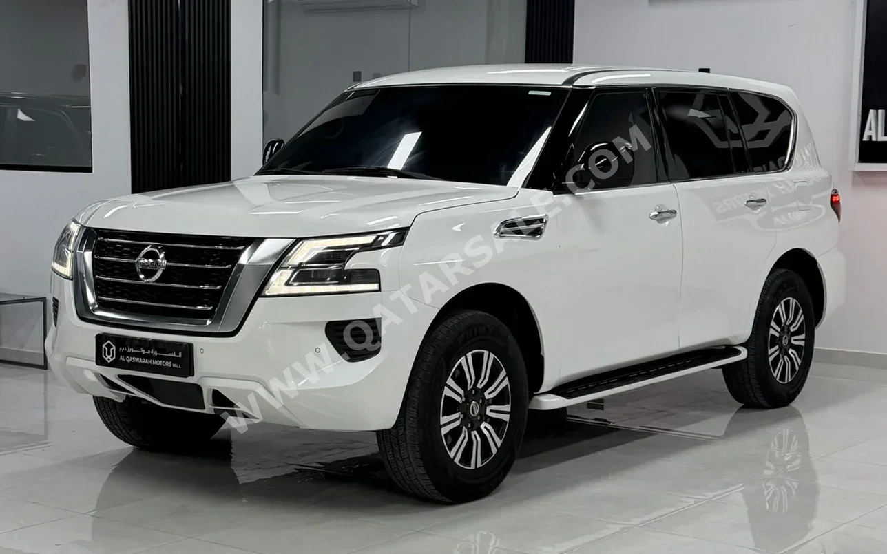 نيسان  باترول  أكس أي  2016  اوتوماتيك  161,000 كم  6 سلندر  دفع رباعي  اس يو في  أبيض