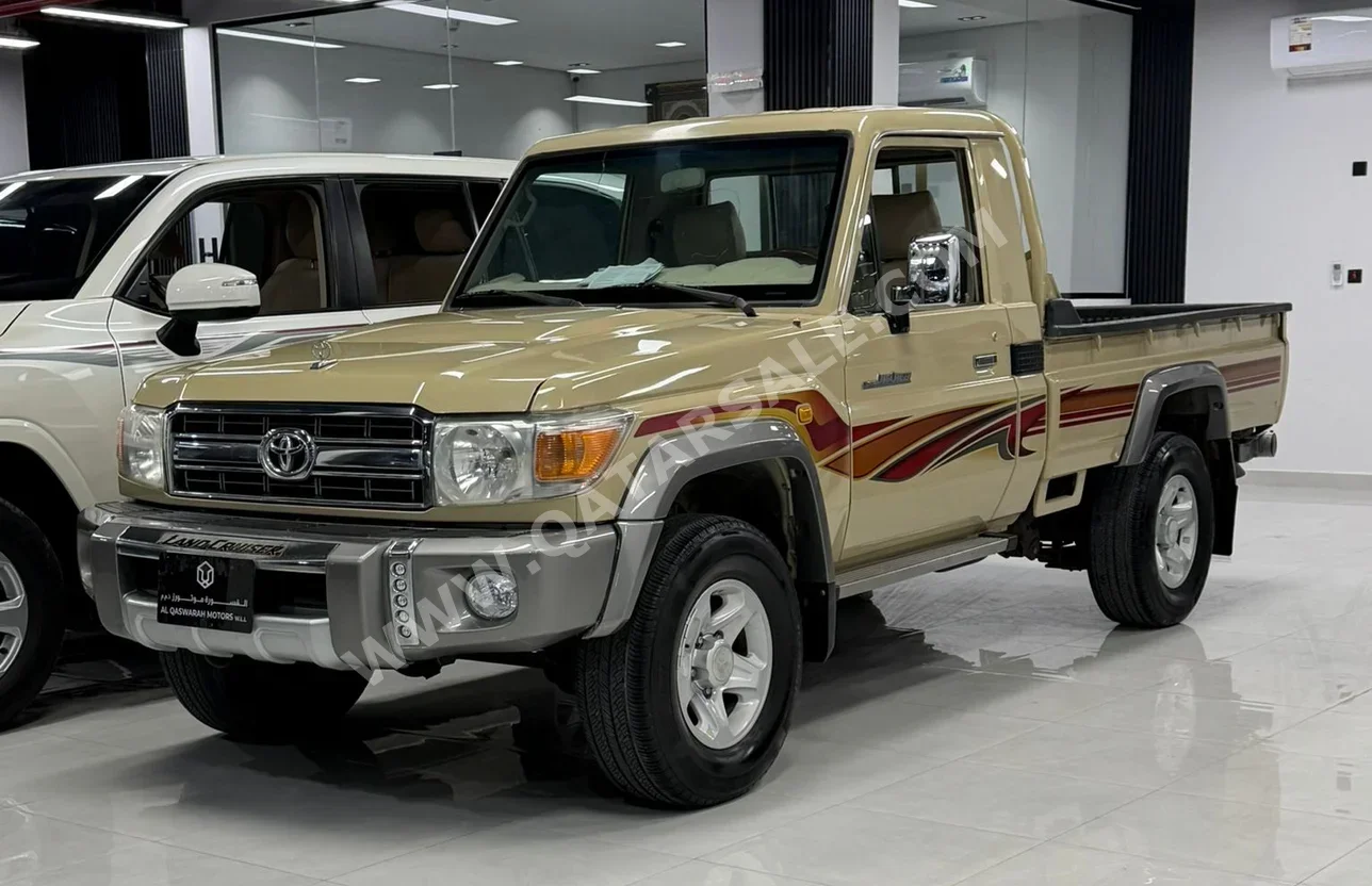 تويوتا  لاند كروزر  ال اكس  2012  عادي  280,000 كم  6 سلندر  دفع رباعي  بيكب  بيج