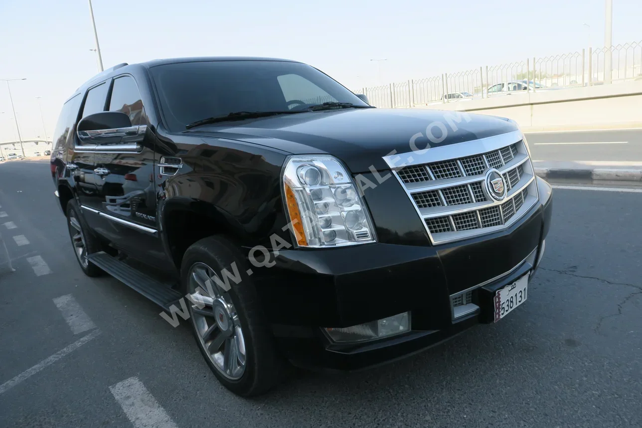 Cadillac  Escalade  2013  Automatic  362,000 Km  8 Cylinder  Four Wheel Drive (4WD)  SUV  Black