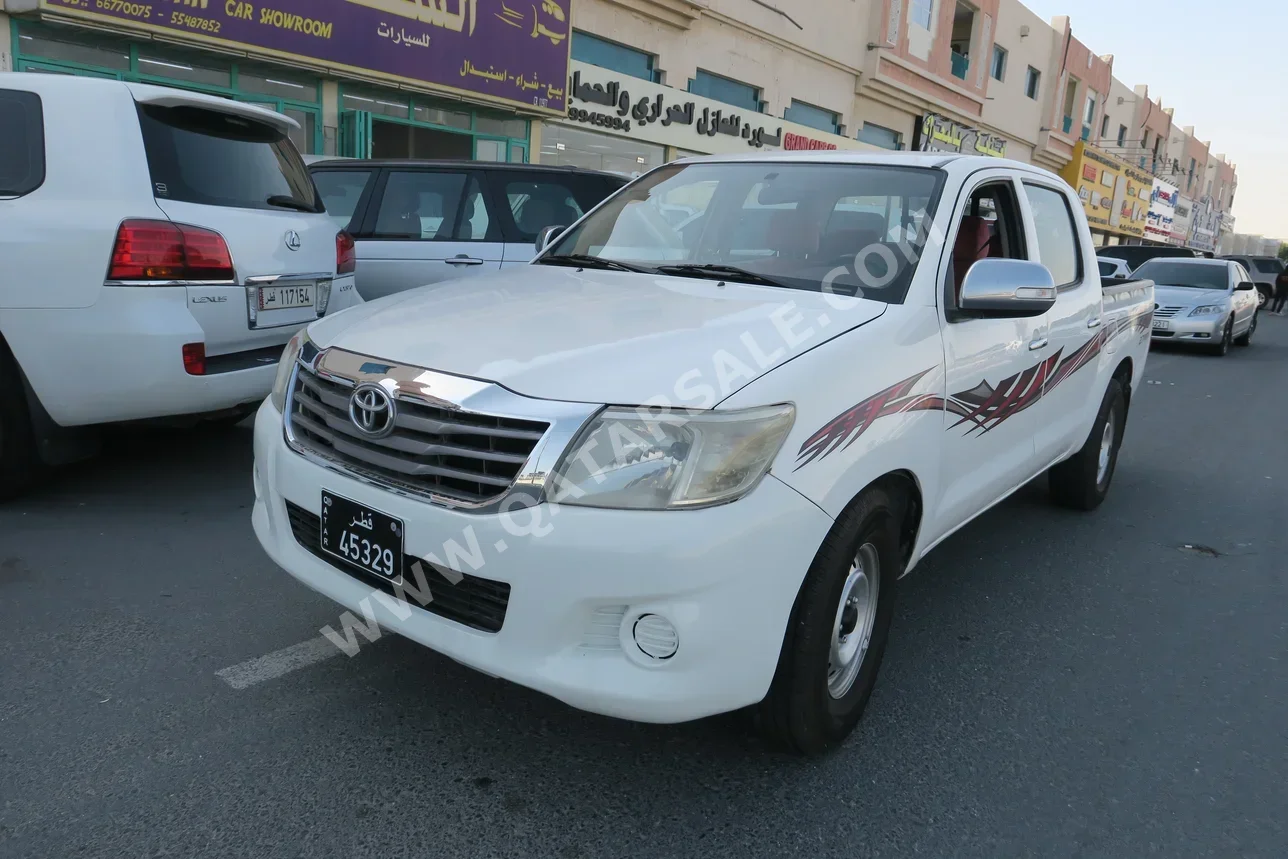تويوتا  هاي لوكس  2014  عادي  192,000 كم  4 سلندر  سحب امامي  بيكب  أبيض