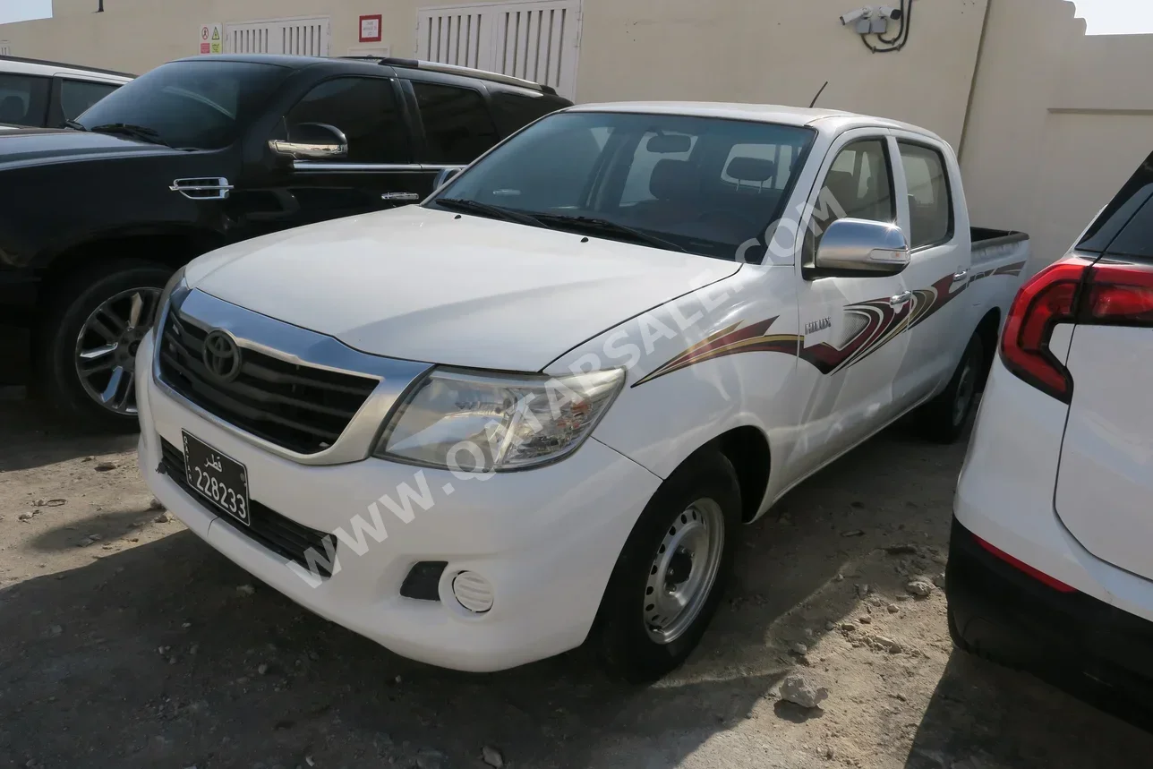 تويوتا  هاي لوكس  2012  عادي  250,000 كم  4 سلندر  دفع خلفي  بيكب  أبيض