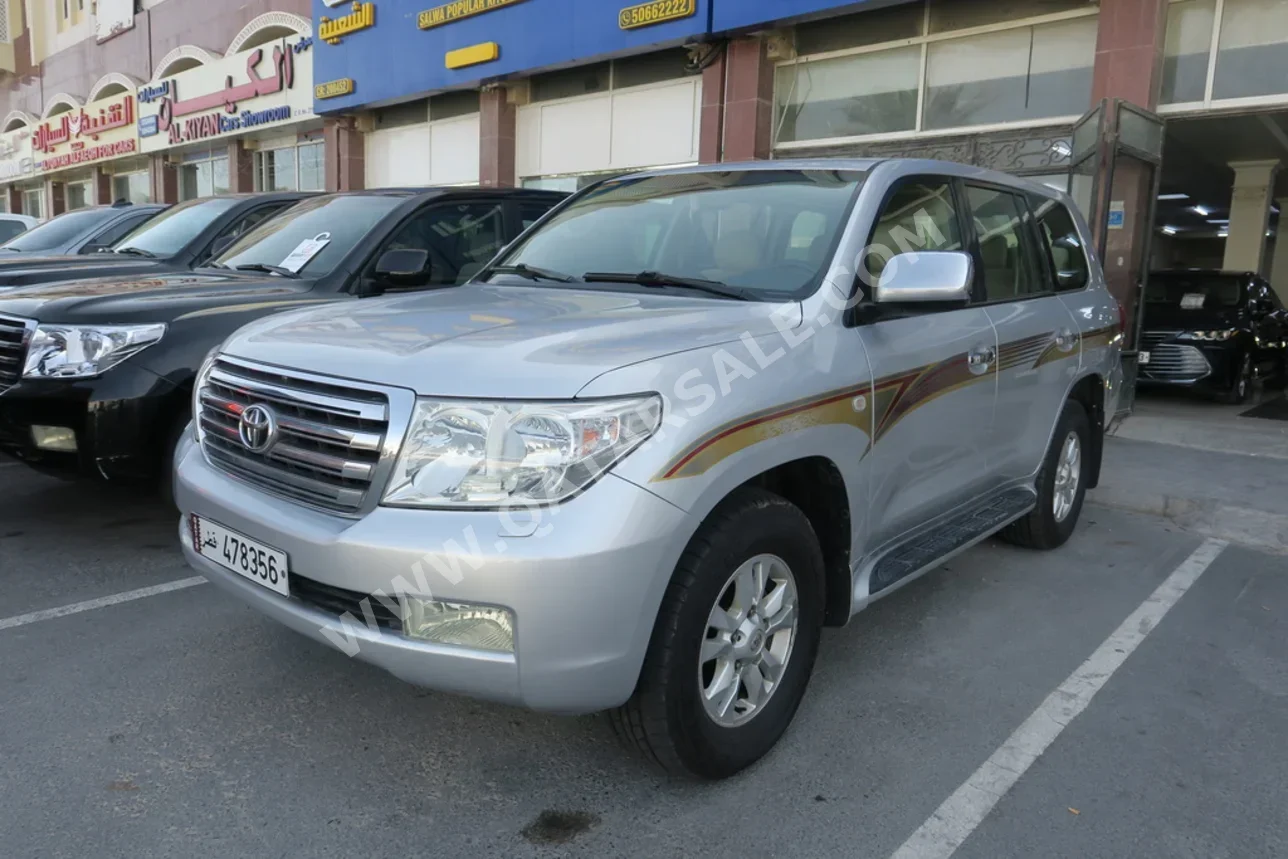 Toyota  Land Cruiser  GXR  2010  Automatic  430,000 Km  8 Cylinder  Four Wheel Drive (4WD)  SUV  Silver