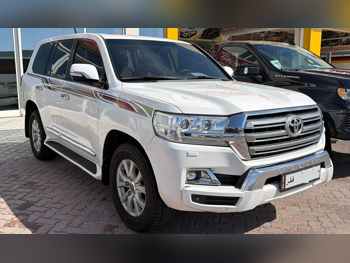 Toyota  Land Cruiser  GXR  2017  Automatic  205,000 Km  8 Cylinder  Four Wheel Drive (4WD)  SUV  White