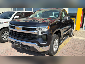 Chevrolet  Silverado  LT  2023  Automatic  15,000 Km  8 Cylinder  Four Wheel Drive (4WD)  Pick Up  Black  With Warranty