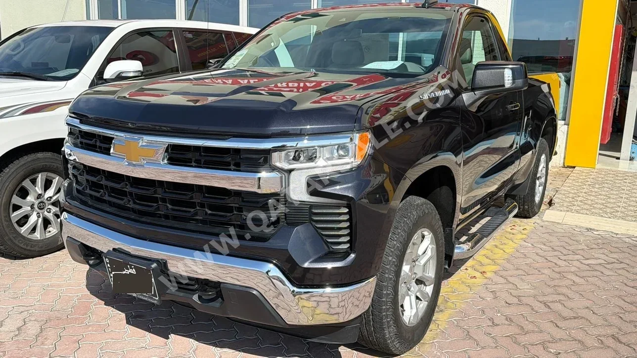 Chevrolet  Silverado  LT  2023  Automatic  15,000 Km  8 Cylinder  Four Wheel Drive (4WD)  Pick Up  Black  With Warranty
